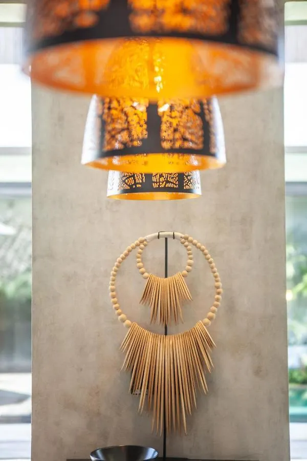 Simple And Magical . Villa Almaya スミニャック